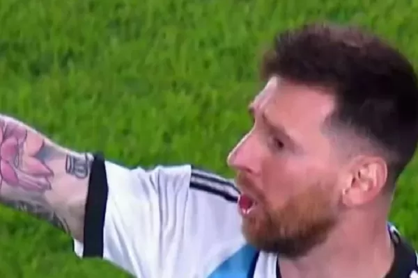 El desopilante “enojo” de Lionel Messi por un pedido de sus compañeros en los festejos de la Selección