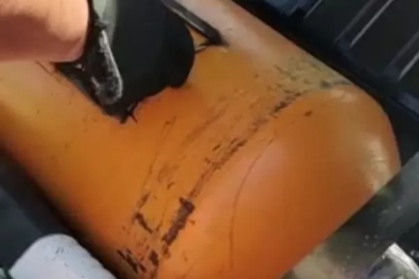 Encontraron más de 10 kilos de cocaína en el tubo de gas de un auto que se dirigía a Tucumán