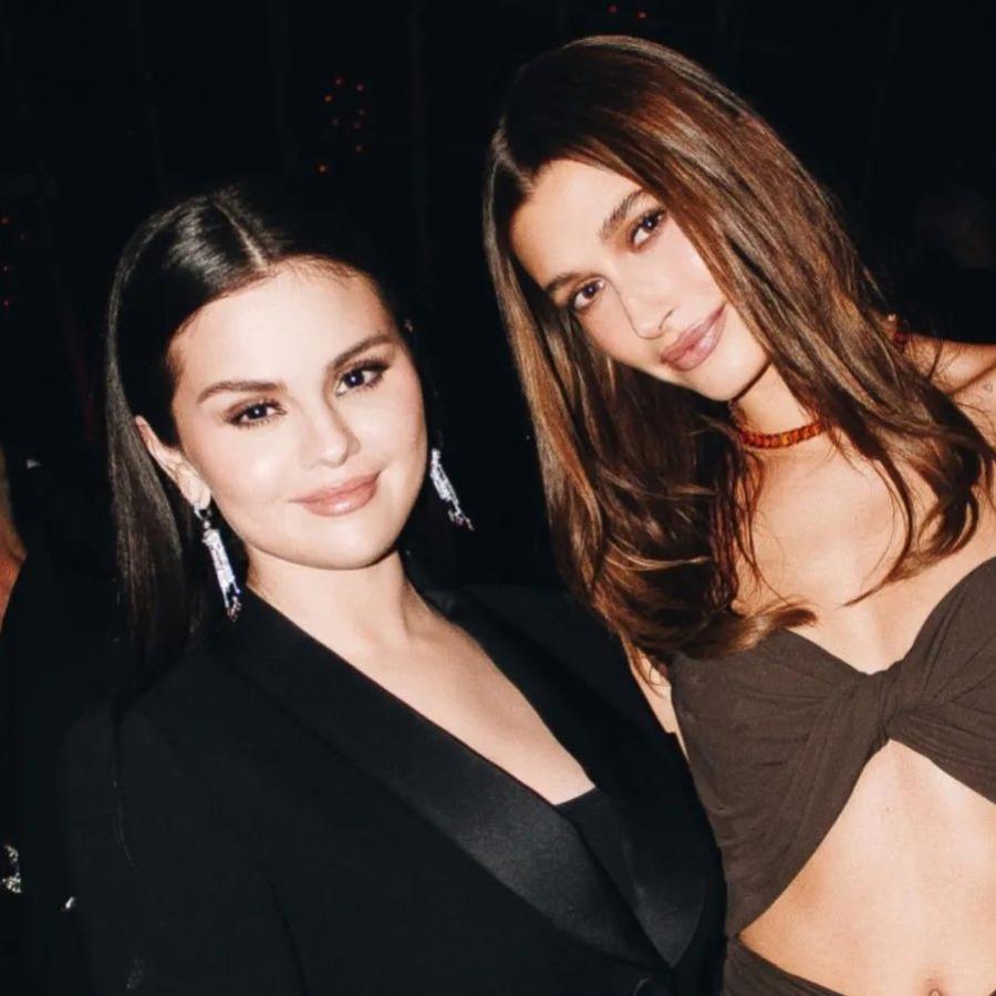 Selena y Hailey juntas en la Academy Museum Gala en octubre de 2022