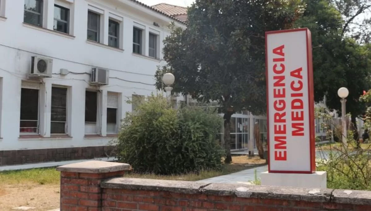 Su ex suegra la esperó afuera del colegio, le dio una paliza y terminó en el hospital