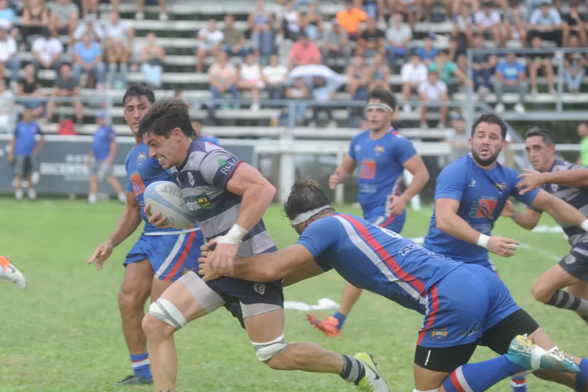 METRO A METRO. Universitario jugó el segundo tiempo con la intensidad de una final y logró derrotar al duro Old Lions, que venía como líder de puntaje ideal. 