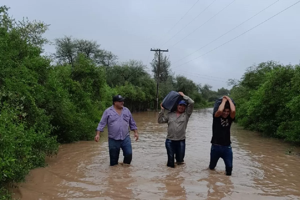 Las inundaciones y el desborde de ríos anegan a familias del sur tucumano