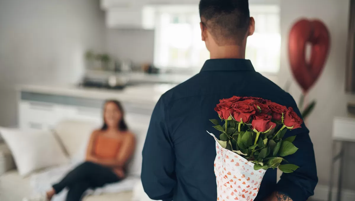 SIN FLORES NI BOMBONES. Los arrománticos rechazan cualquier clase de manifestación externa de cariño, a contracorriente de mandatos sociales.