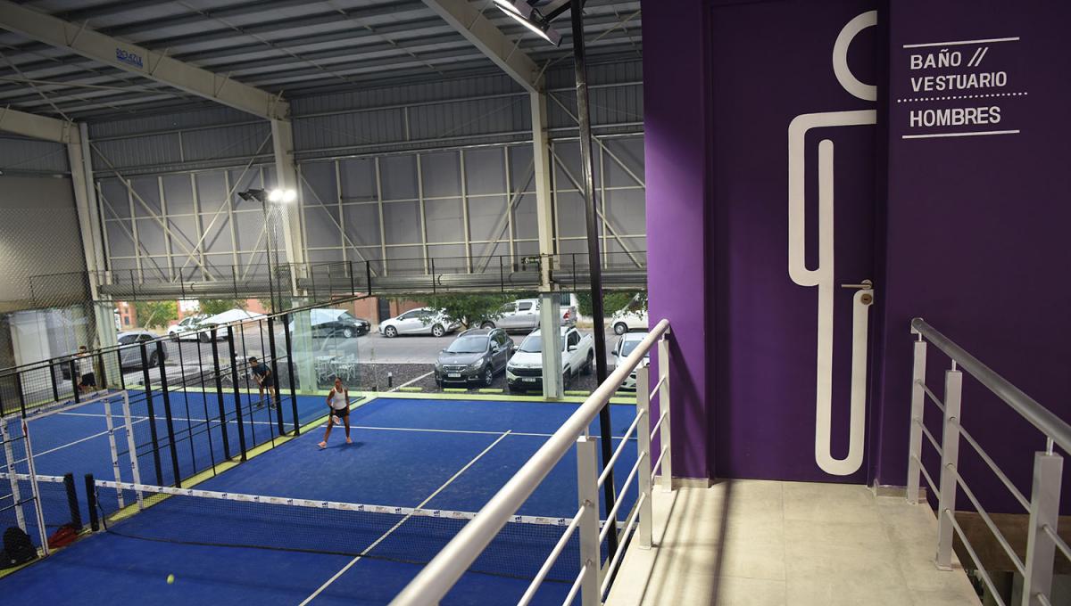 La locura por la paleta lo llevó a poner en Yerba Buena cuatro canchas “a la europea”