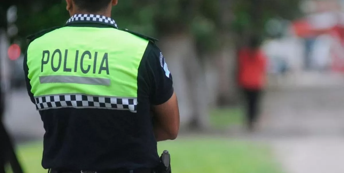 Policías debieron socorrer a una madre que era amenazada por su hijo