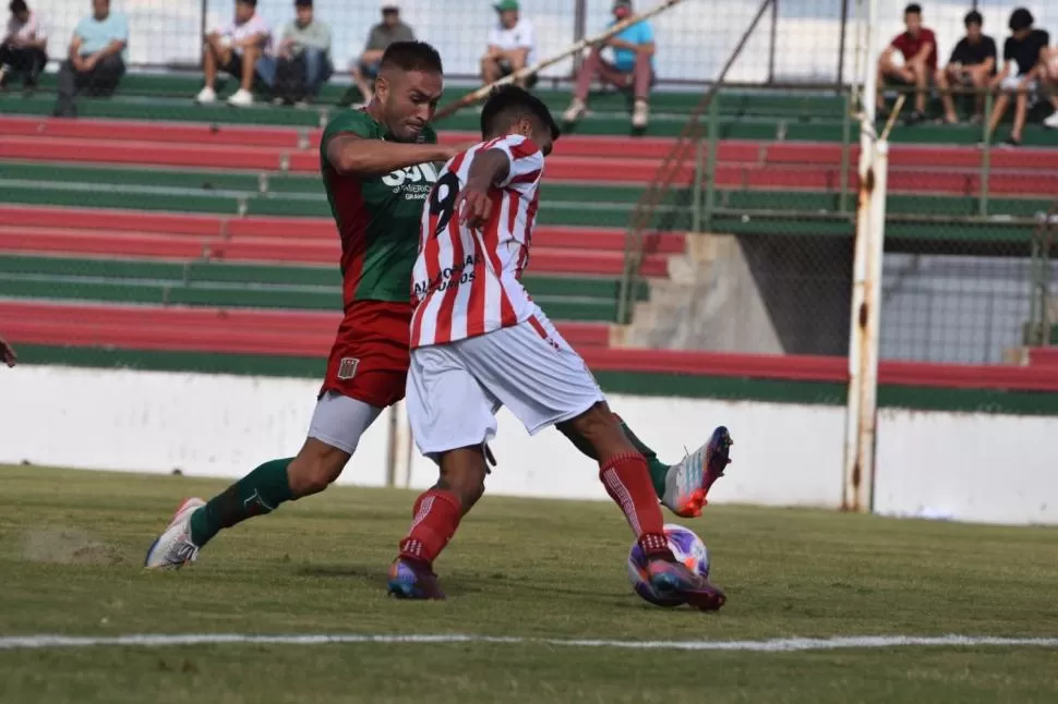 LO SUFRE. Sin juego aceitado, Dening debe generarse solo las situaciones de gol. “Debemos animarnos”, sentenció. 