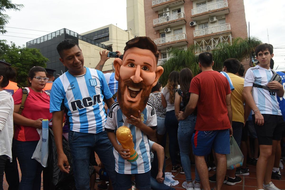 Expectativa en aumento: color, pasión y locura por ver de cerca a los campeones del mundo