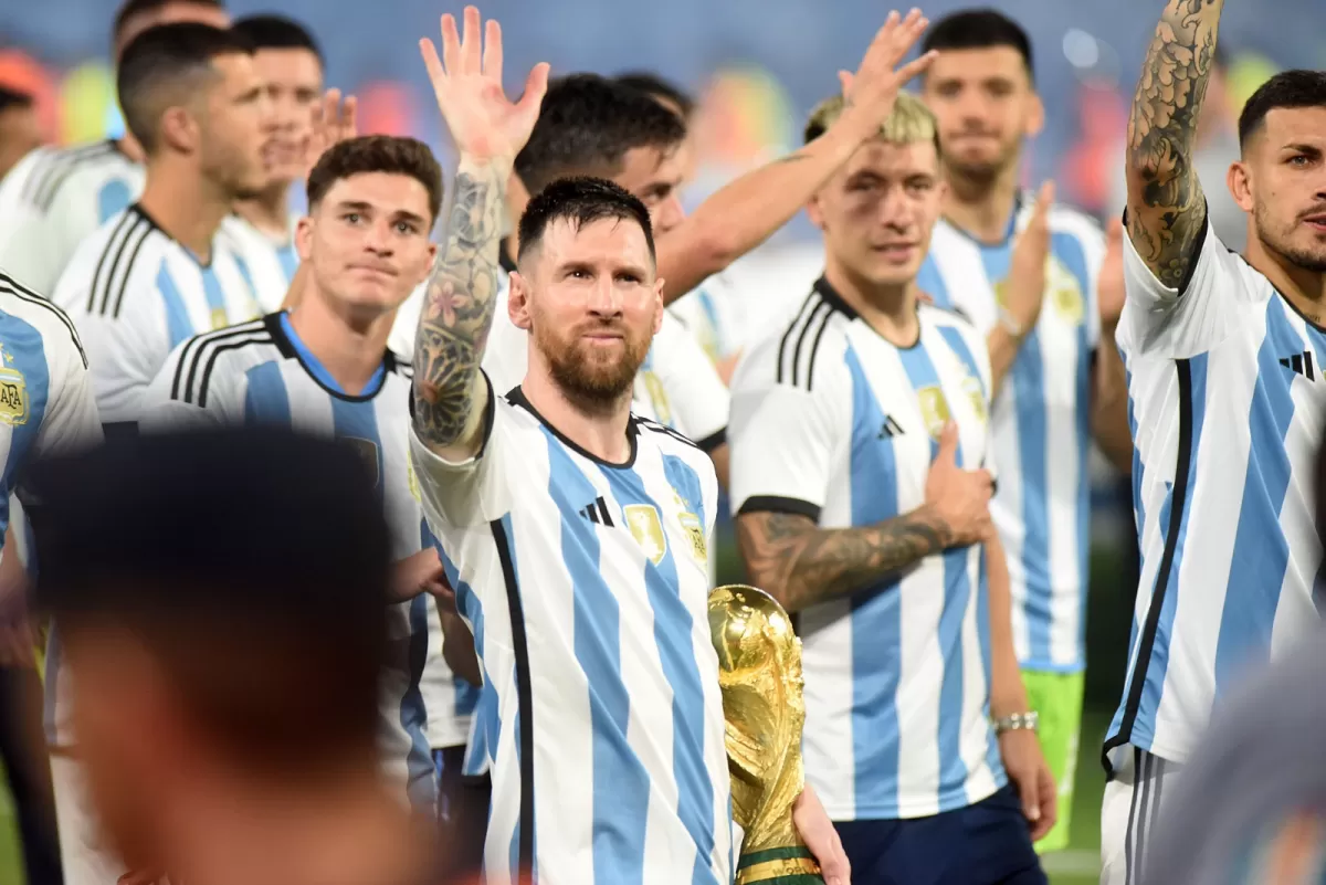 Cuatro fotos del homenaje a la Selección, después del partido en Santiago del Estero