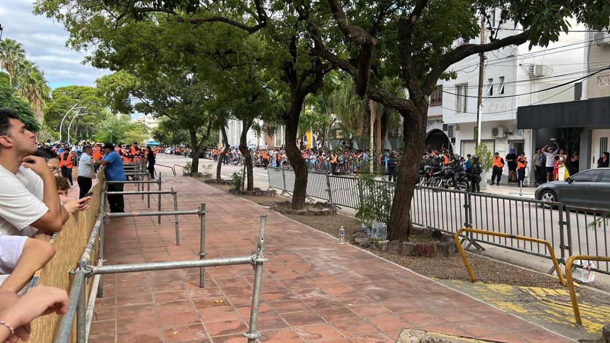 A las 17, en un ómnibus descapotable, la Selección parte al estadio