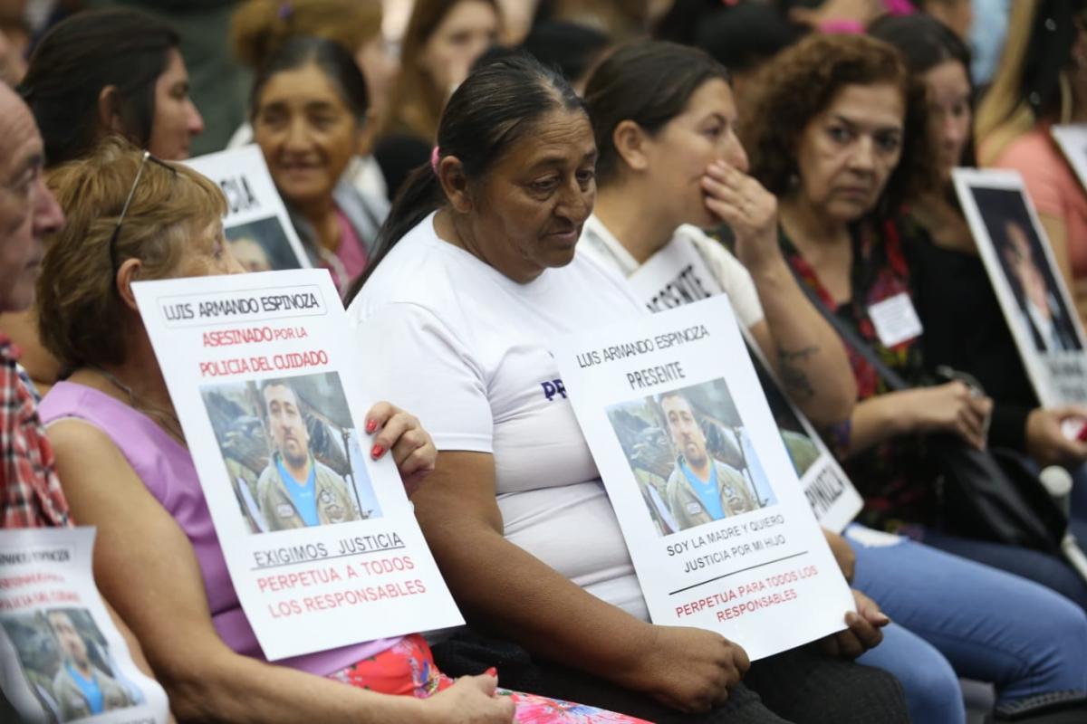 EL DOLOR DE SU FAMILIA. Parientes y amigos de Espinoza asistieron a la lectura de la sentencia.