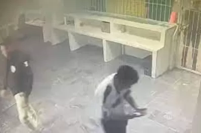 Video: guardias de seguridad de un centro de migrantes en México dejaron morir a 38 personas en un incendio