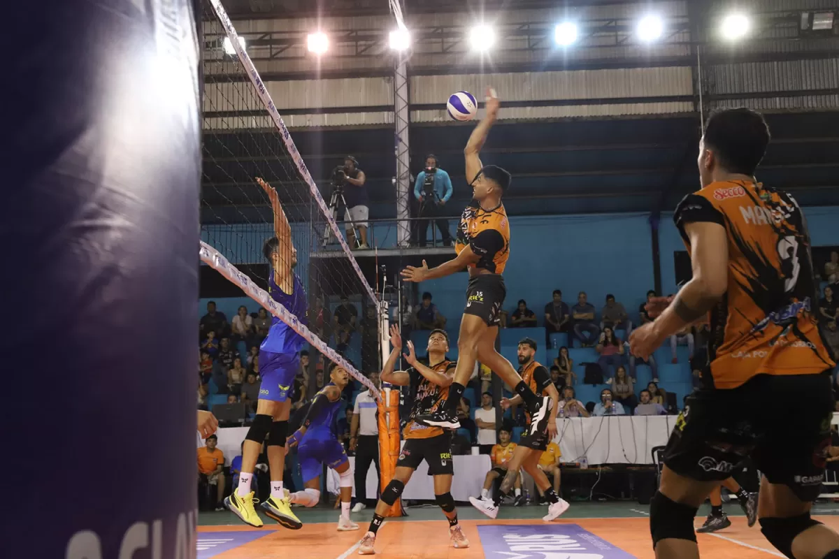 UPCN se impuso a Monteros Voley en la primera semifinal de  la Liga