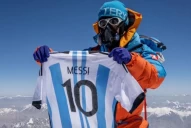 Un alpinista chino llevó a Messi al Monte K2, el más alto del mundo después del Everest