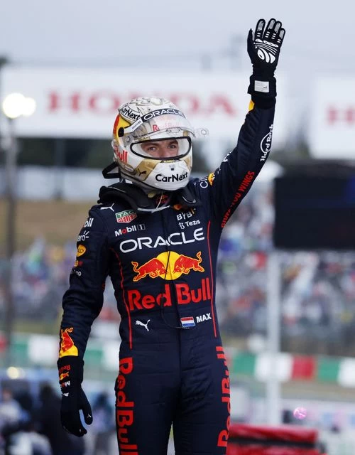 LÍDER. Verstappen aventaja por un punto a “Checo”, su compañero y rival. 