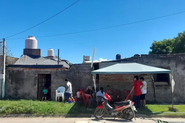 Una joven madre murió por quedar en medio de una balacera