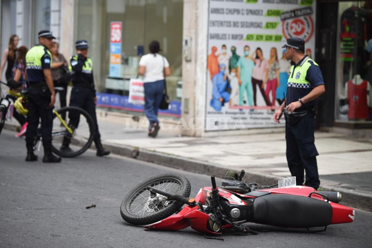 Un accidente interrumpió el tránsito en Córdoba y Maipú durante la tarde