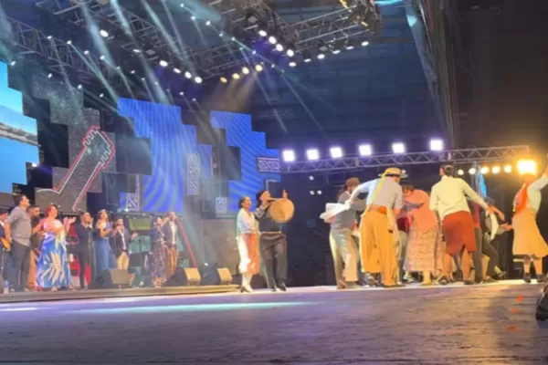 Doble cartelera con un homenaje a los héroes de Malvinas y con folclore