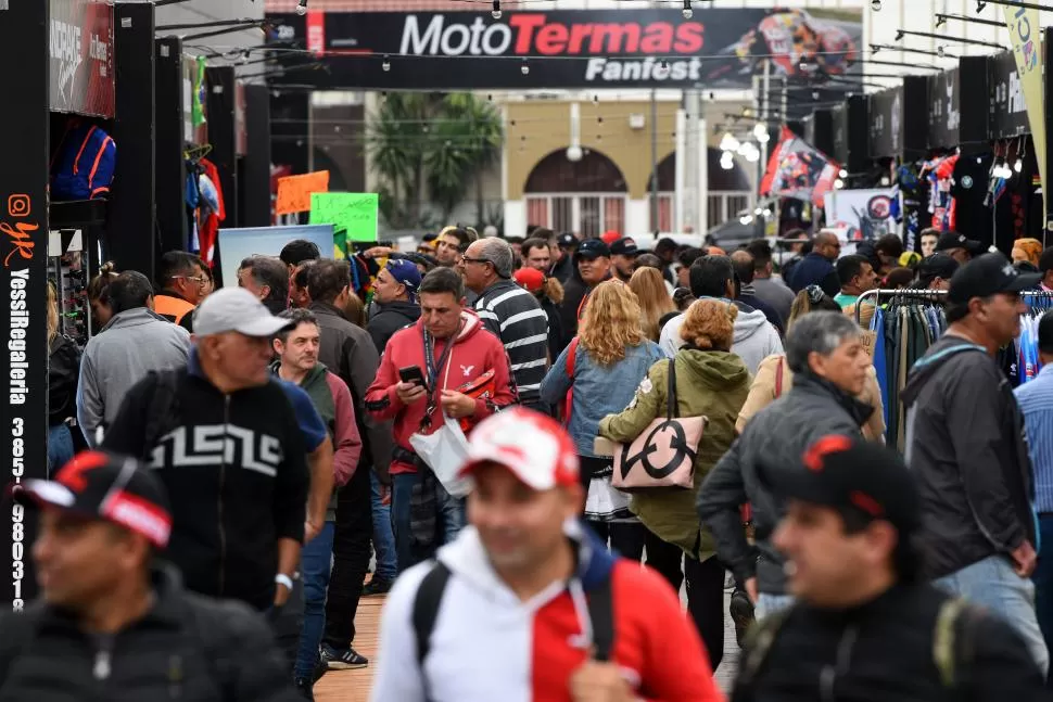 RUIDO. Las motos pasaban por el autódromo haciendo retumbar los escapes. la gaceta / fotos de diego araoz