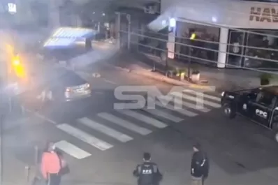 Choque en barrio Norte: un hombre murió al embestir su moto en 25 de Mayo y Corrientes