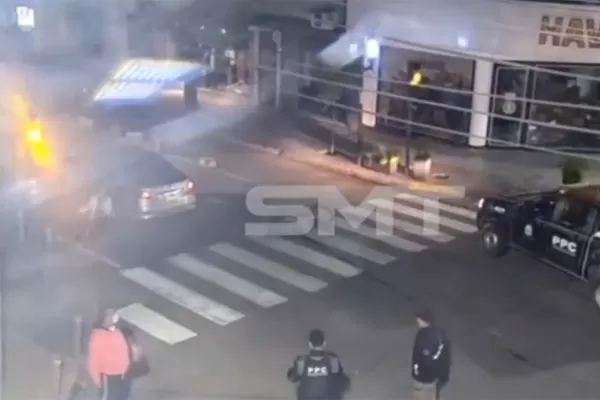 Choque en barrio Norte: un hombre murió al embestir su moto en 25 de Mayo y Corrientes