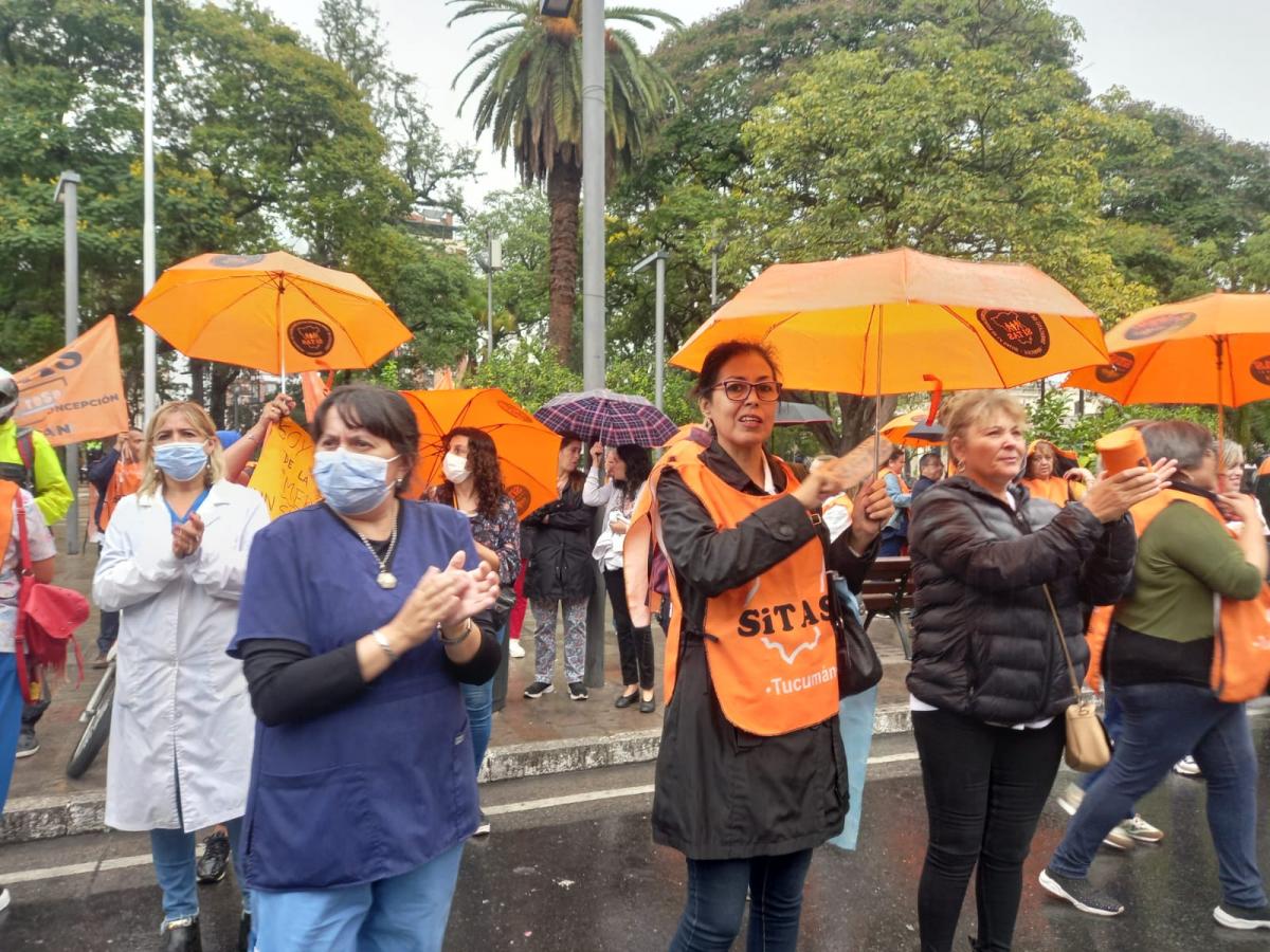 Movilización de Sitas en la plaza Independencia. LA GACETA / ANALÍA JARAMILLO