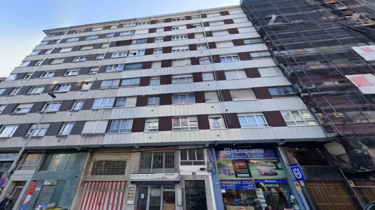 El edificio desde donde se tiró la mujer junto a su hija de siete años.