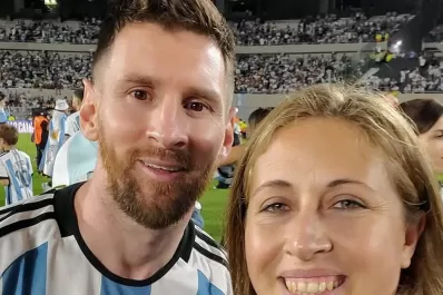 Video: la particular y didáctica reacción de Messi cuando le pidieron una selfie y estaba en modo video