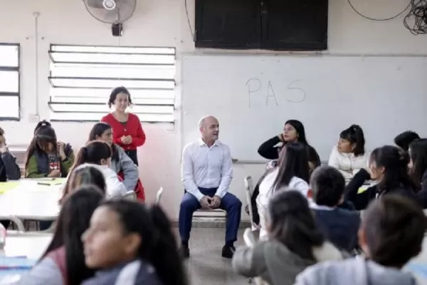 El ministro de Educación quiere que todas las escuelas tengan centros de estudiantes”