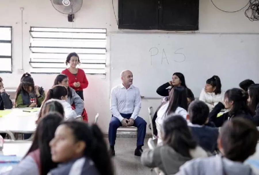 El ministro de Educación quiere que todas las escuelas tengan centros de estudiantes”