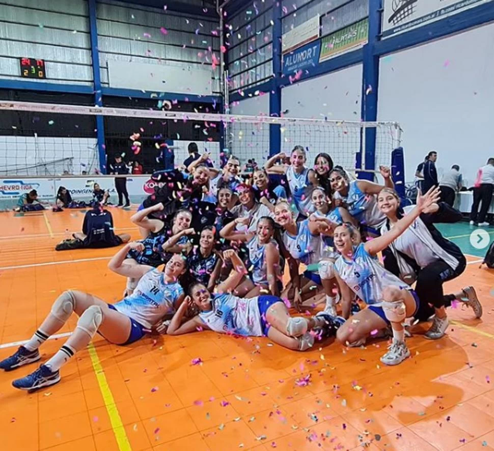 EL FESTEJO DE LAS “LOBAS. Así celebró el plantel de Tucumán de Gimnasia la permanencia en la máxima categoría. 