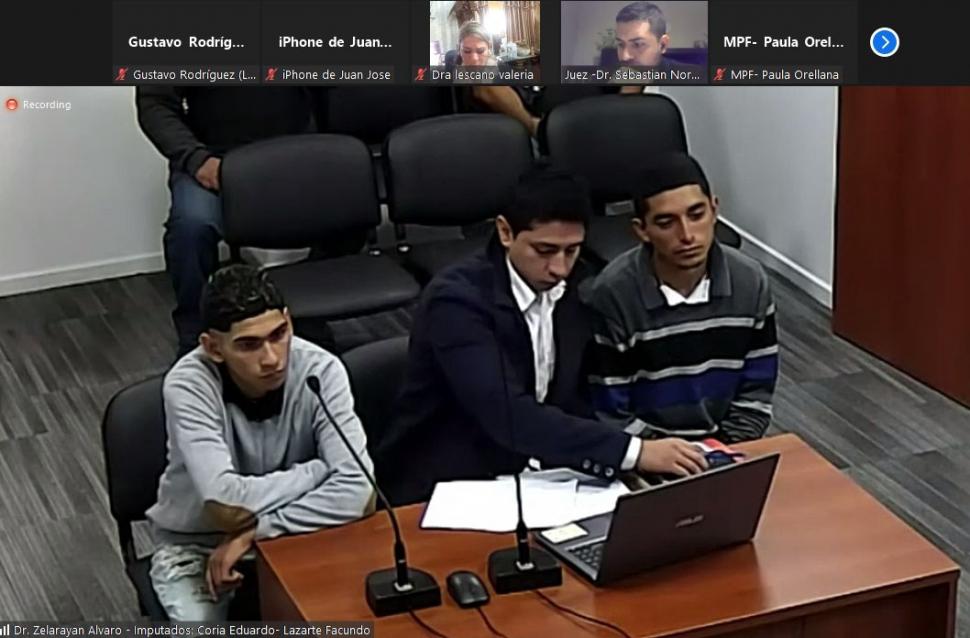 LOS ACUSADOS. Lazarte y Coria durante un momento de la audiencia de acusación que se realizó ayer.  