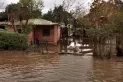 El agua del río Chico tiene cubierto el pueblo de Niogasta
