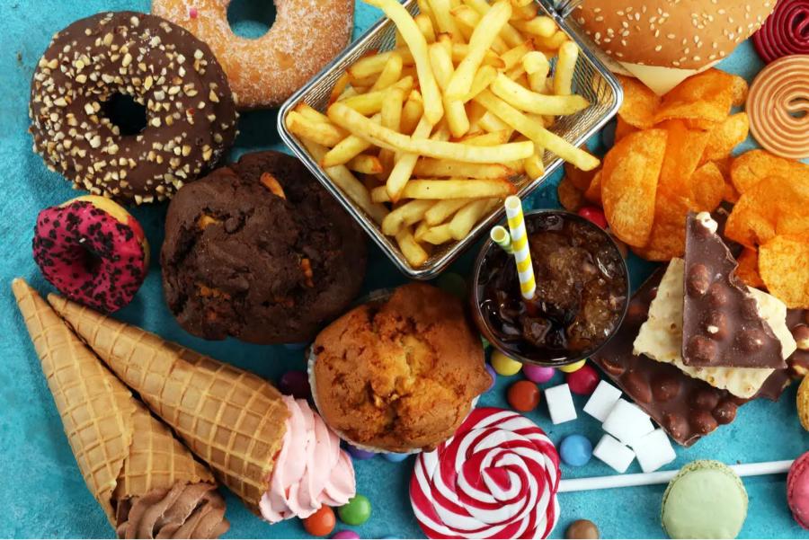 Los especialistas recomiendan evitar las comidas rápidas o 