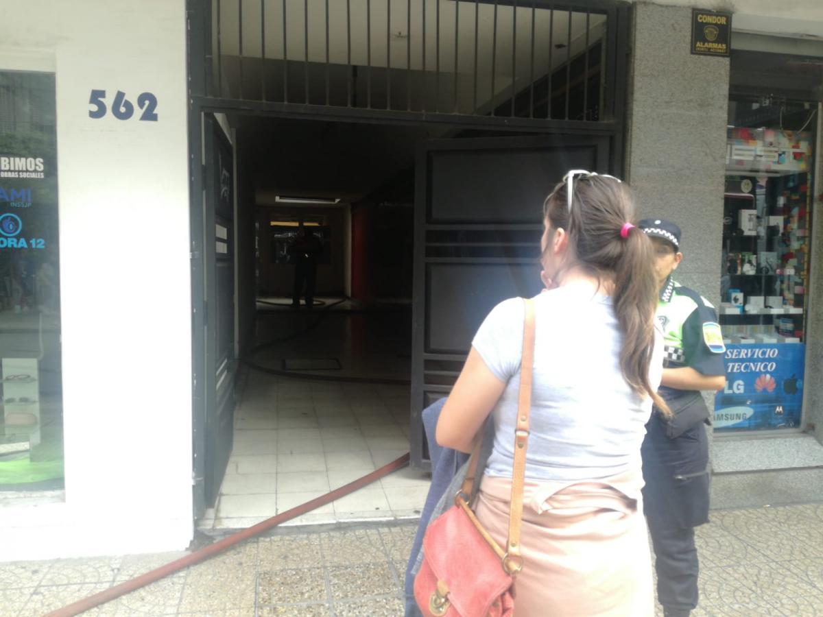 LA DUEÑA DEL DEPARTAMENTO INCENDIADO. 