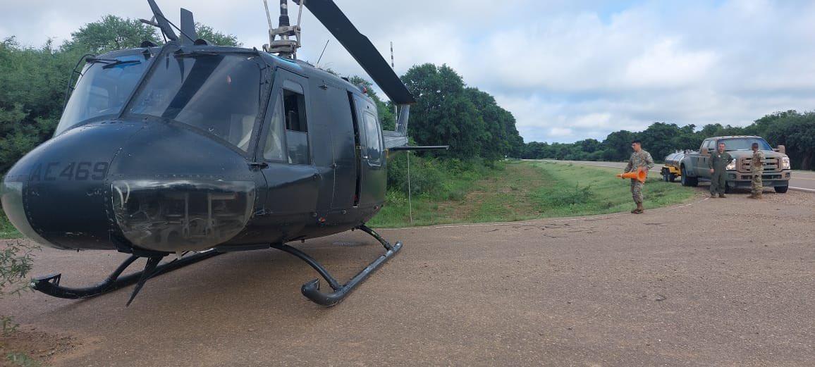 Con helicópteros, llevan alimento a más de 300 familias que están aisladas en Salta por el temporal