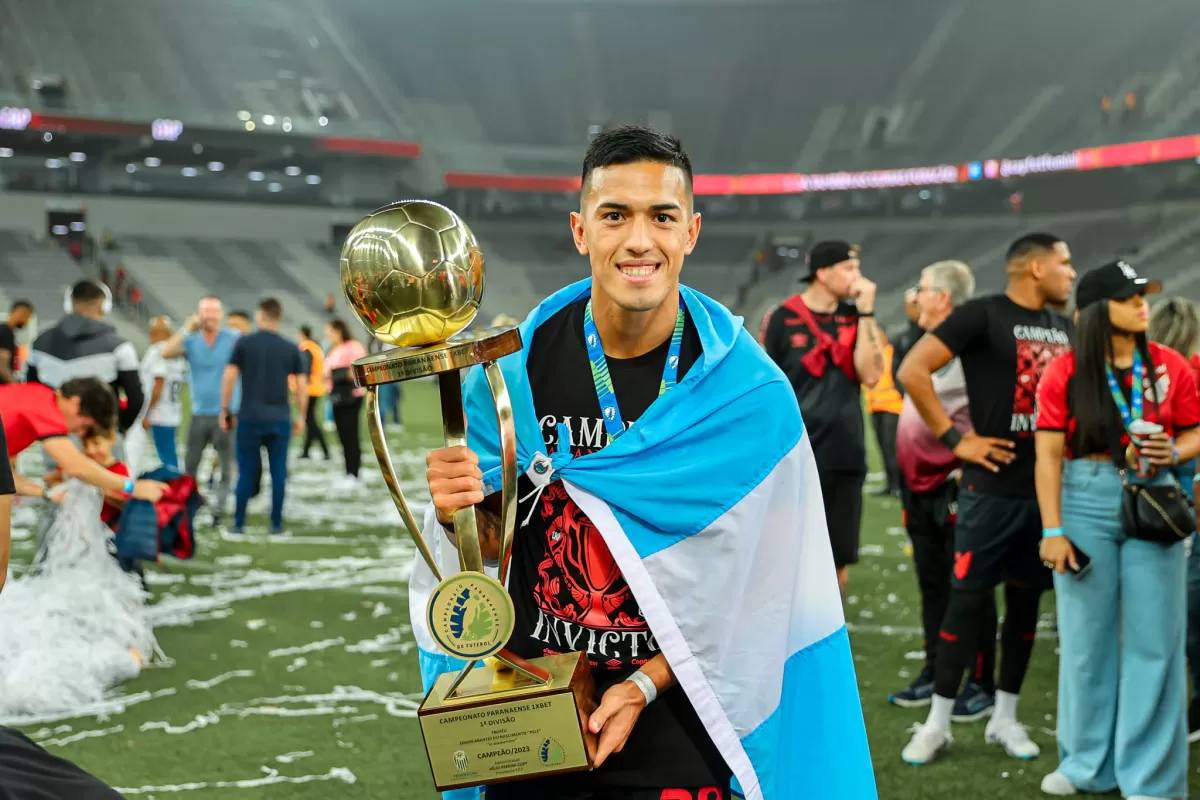 Tomás Cuello festejó con Athletico Paranaense en el torneo estadual