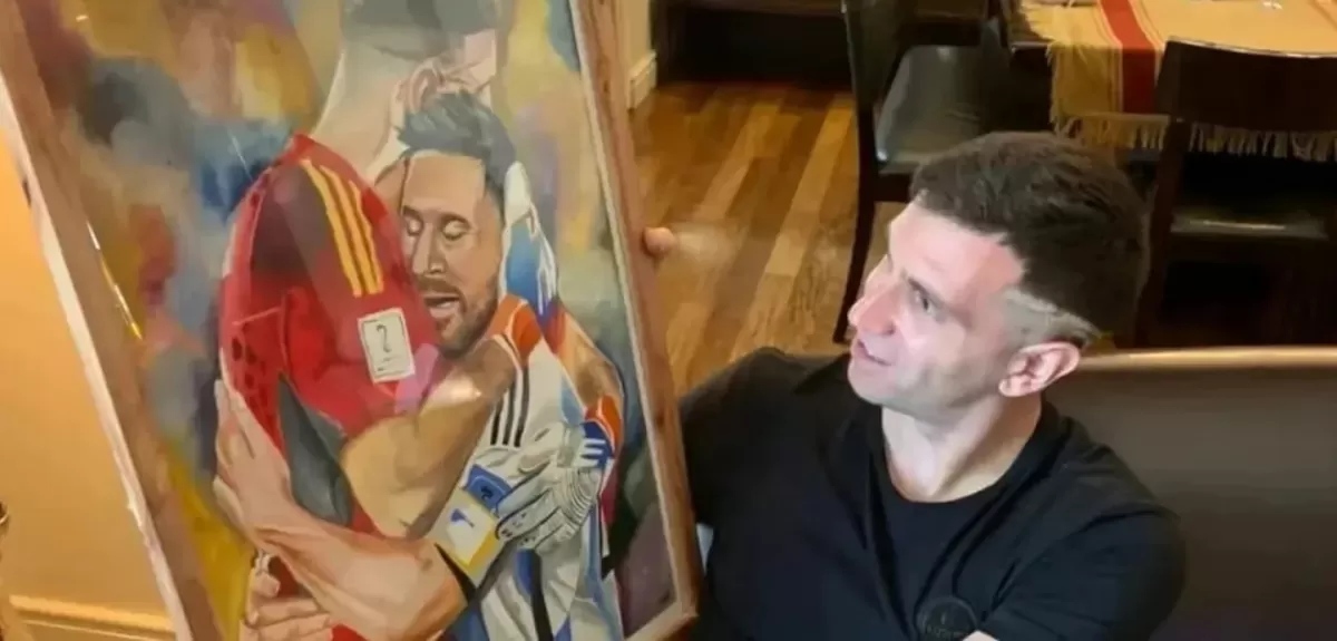 La emocionante obra de arte que una joven le regaló al Dibu Martínez: “El abrazo eterno”