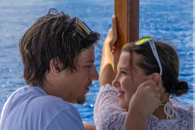 Una actriz de Stranger Things anunció su compromiso con 19 años recién cumplidos