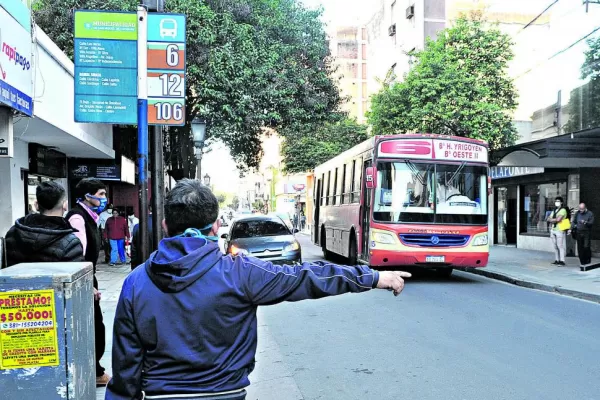 El servicio de colectivos será normal, porque hoy se pagarían los sueldos