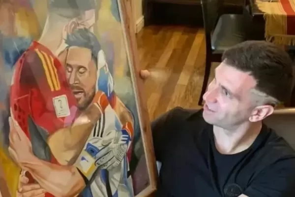 La emocionante obra de arte que una joven le regaló al Dibu Martínez: “El abrazo eterno”