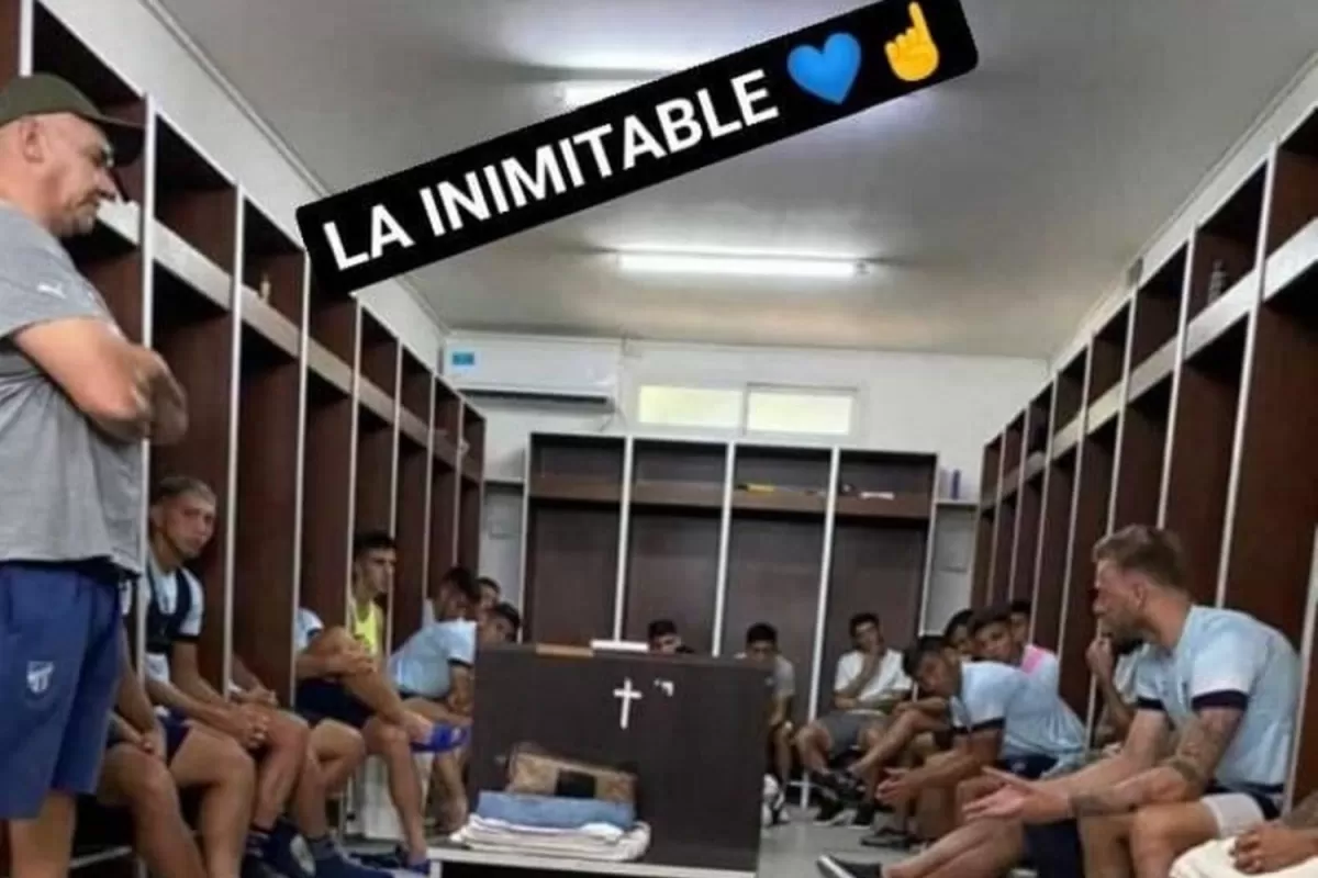 Difunden una foto del líder de la barra brava de Atlético Tucumán en el vestuario