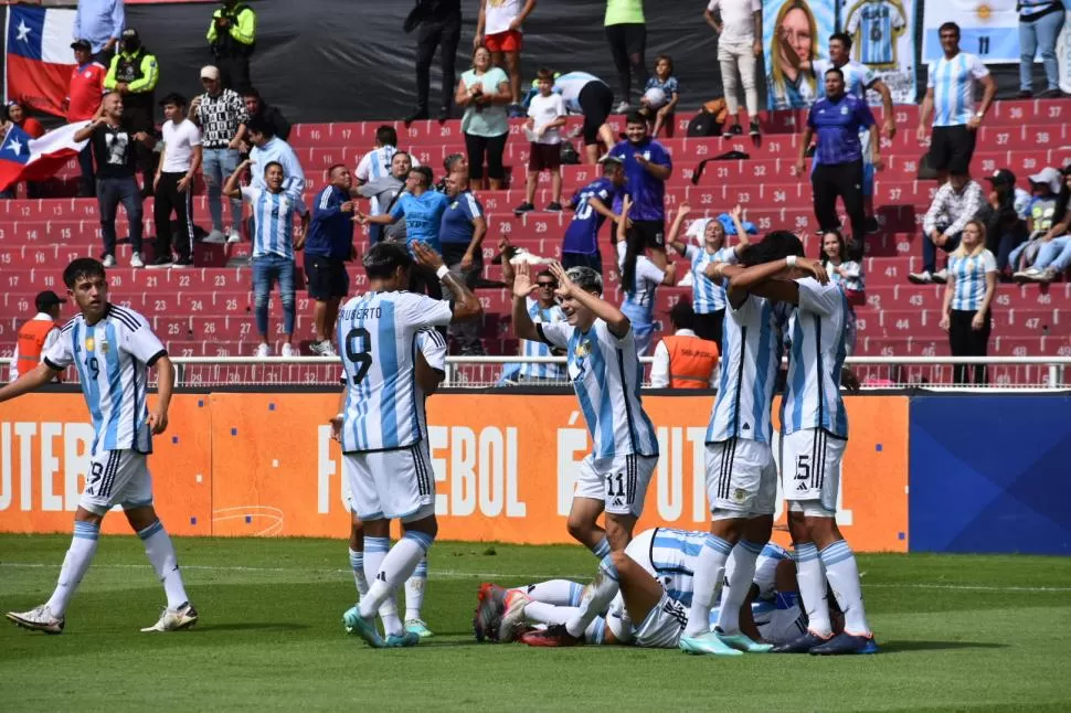 SIGUEN FESTEJANDO. El seleccionado argentino mostró categoría ante Chile. twitter @Argentina