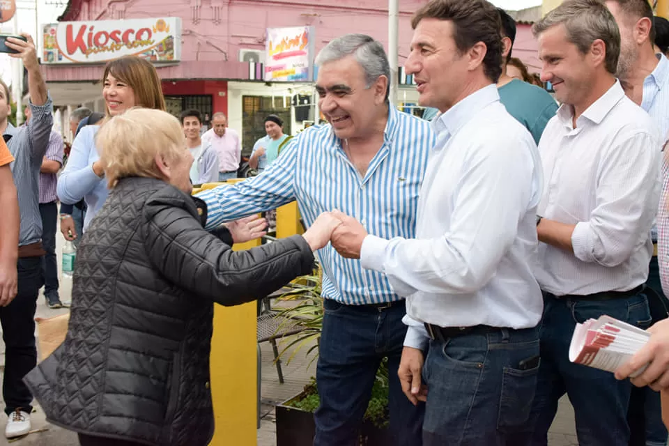 LA FÓRMULA DE JXC. Sánchez y Alfaro, en una recorrida, acompañados por Mariano Campero. 