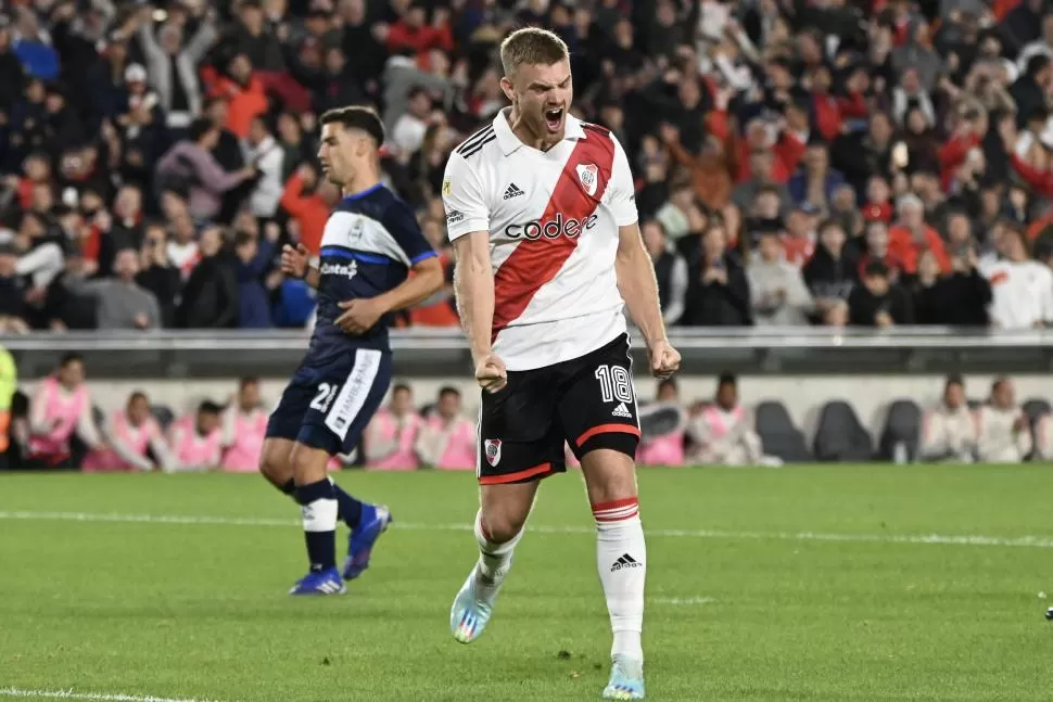 INFALIBLE. Lucas Beltrán abrió el partido con una firme ejecución desde los 12 pasos. El goleador de River lleva cinco tantos en el torneo, tres de ellos de penal. 