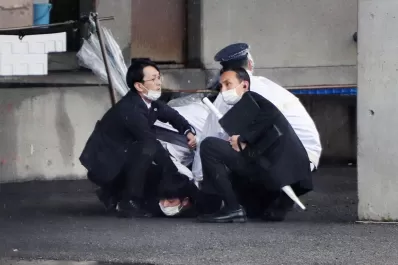 Japón: evacuaron al primer ministro por una explosión durante una visita a un puerto