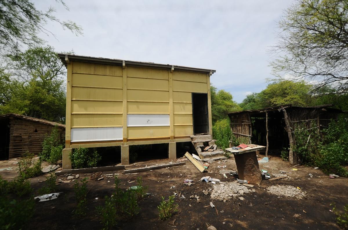 SUD DE LAZARTE. Los pobladores construyen casas sobre pilotes.