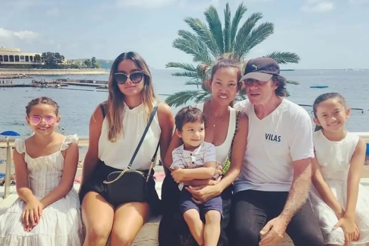 Guillermo Vilas junto a su familia