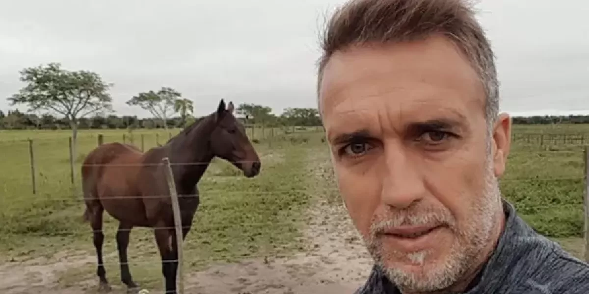 La impresionante mansión de Batistuta cuenta con canchas, espacios exteriores de comidas, piletas y criaderos de animales