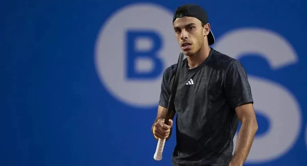 ¡IMPARABLE! El argentino avanzó a cuartos de final del ATP 500 de Barcelona.