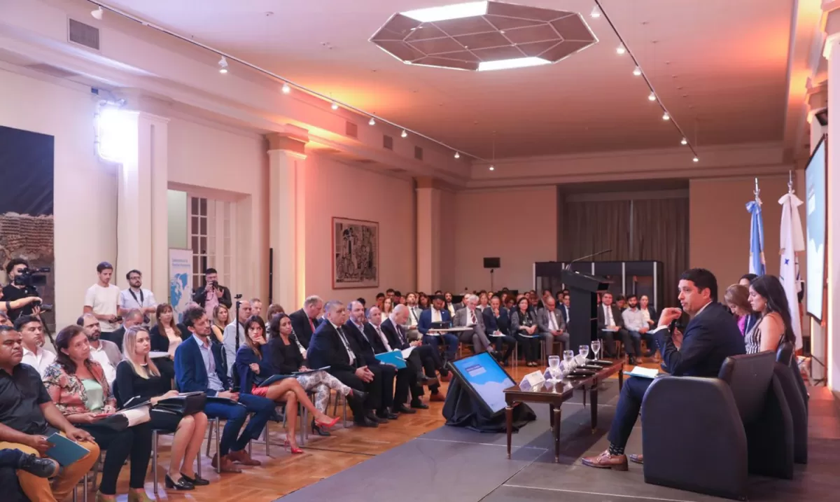 CANCILLERÍA. Imagen del encuentro en el Salón Libertador General San Martín.